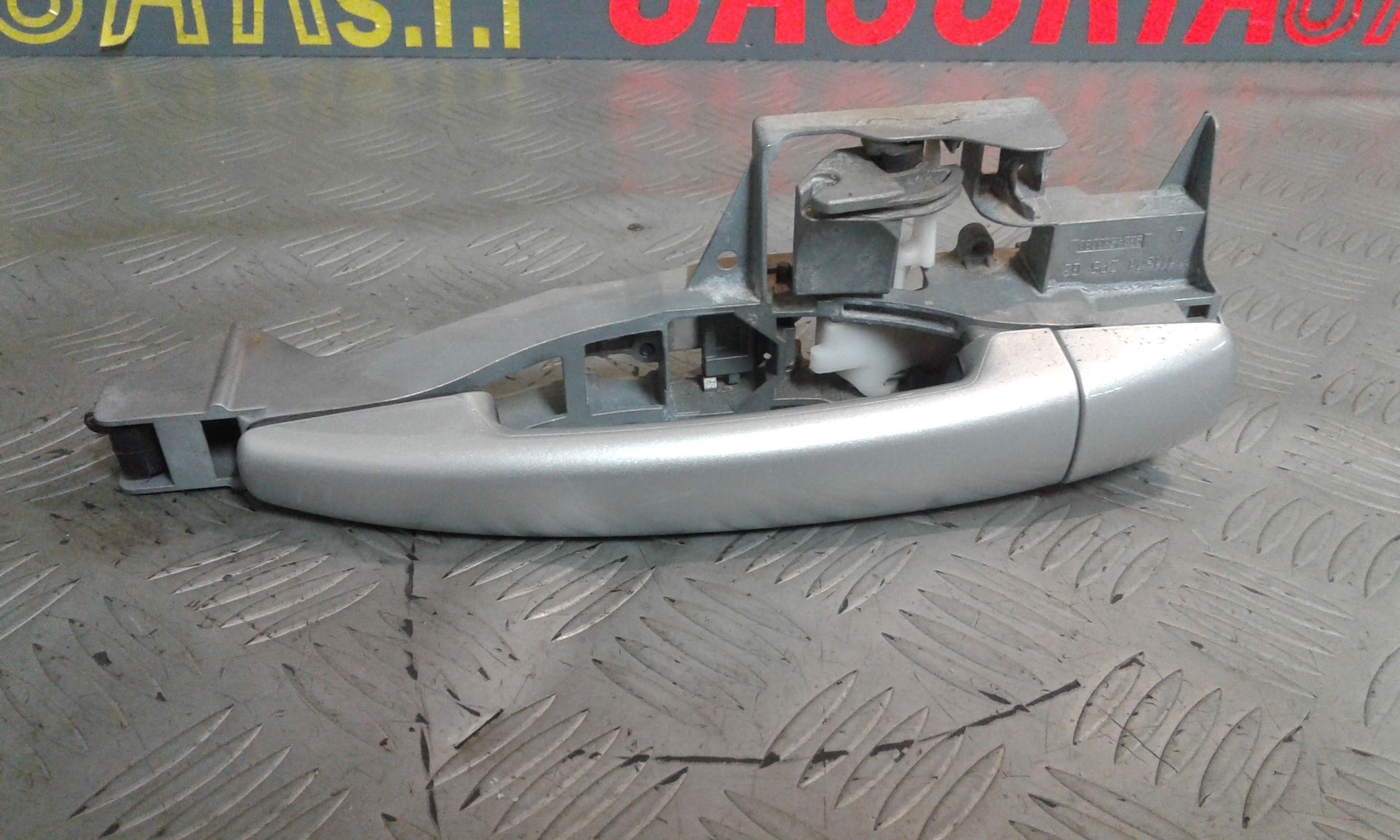 Maniglia esterna Posteriore Sinistra PEUGEOT 3008 1 Serie