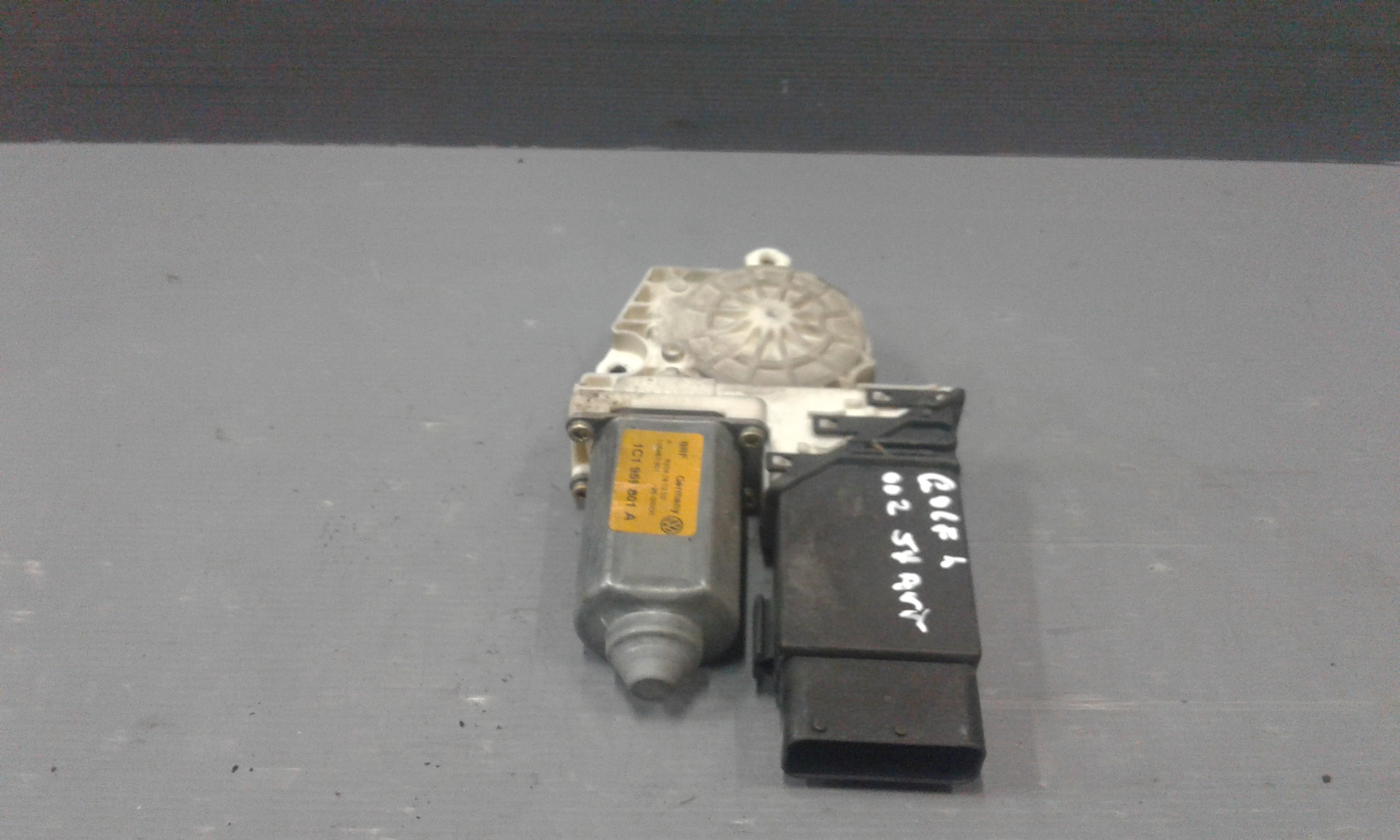 Motorino Alzavetro anteriore Sinistro VOLKSWAGEN Golf 4 Berlina