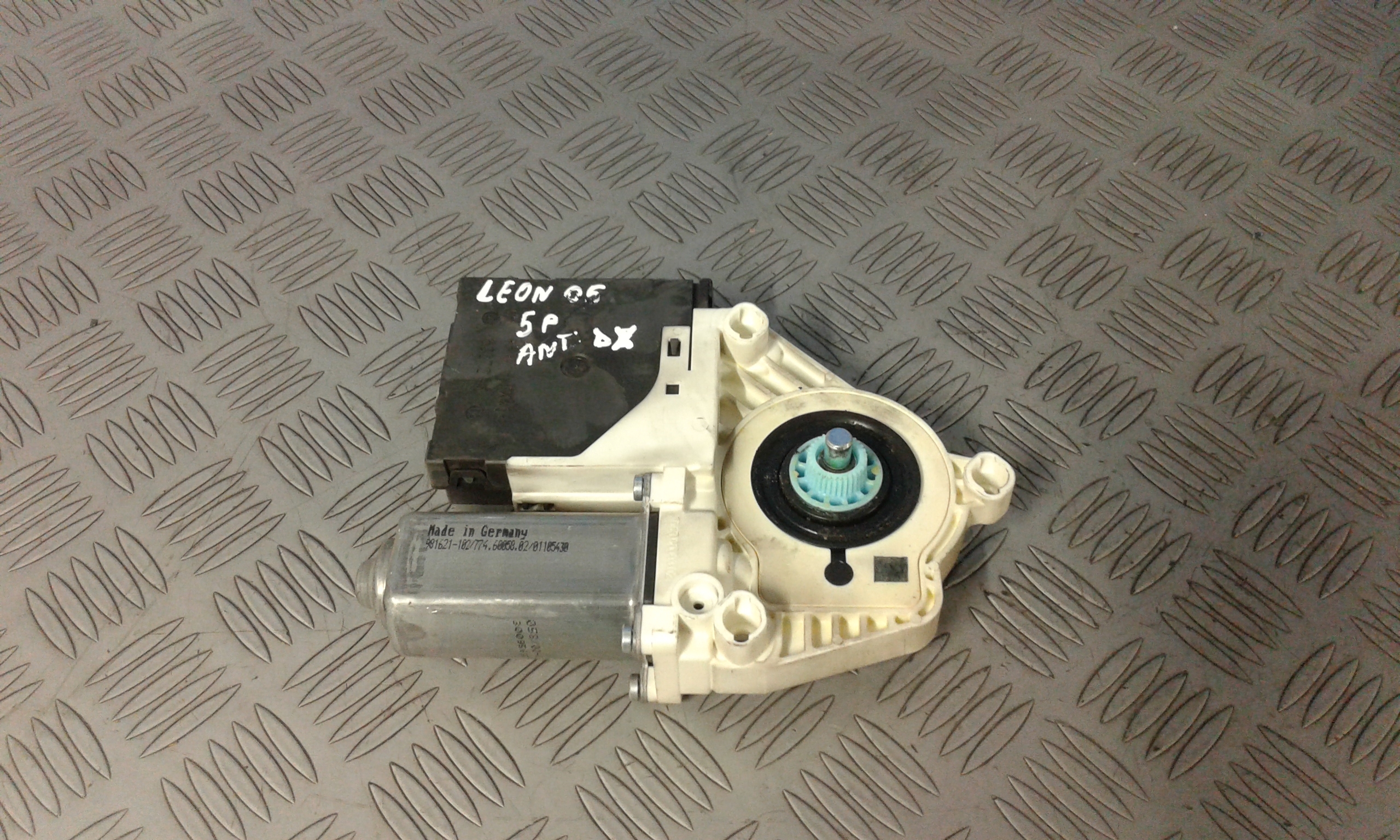 Motorino Alzavetro anteriore destra SEAT Leon 2 Serie