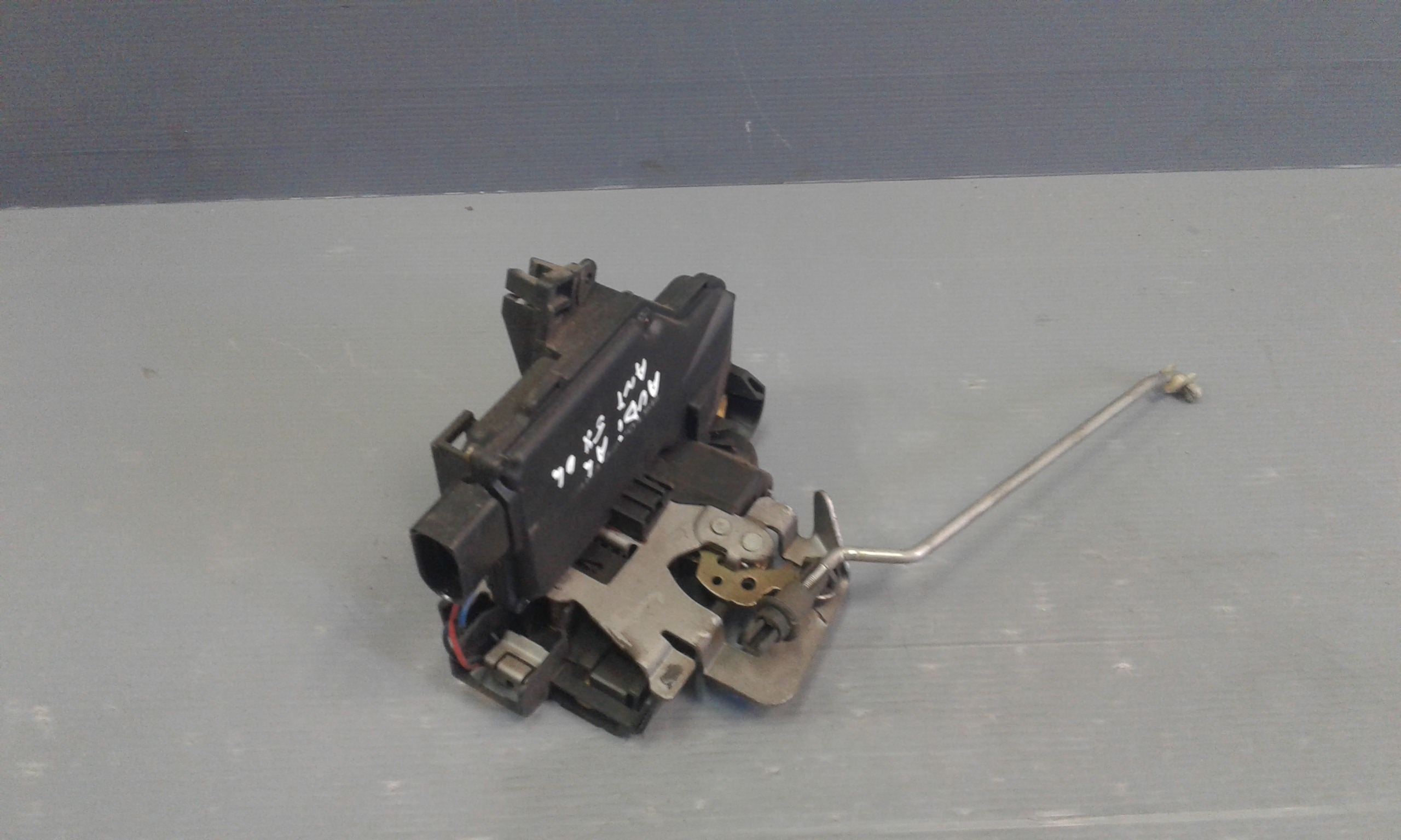 Serratura Anteriore Sinistra AUDI A4 Berlina 2 Serie