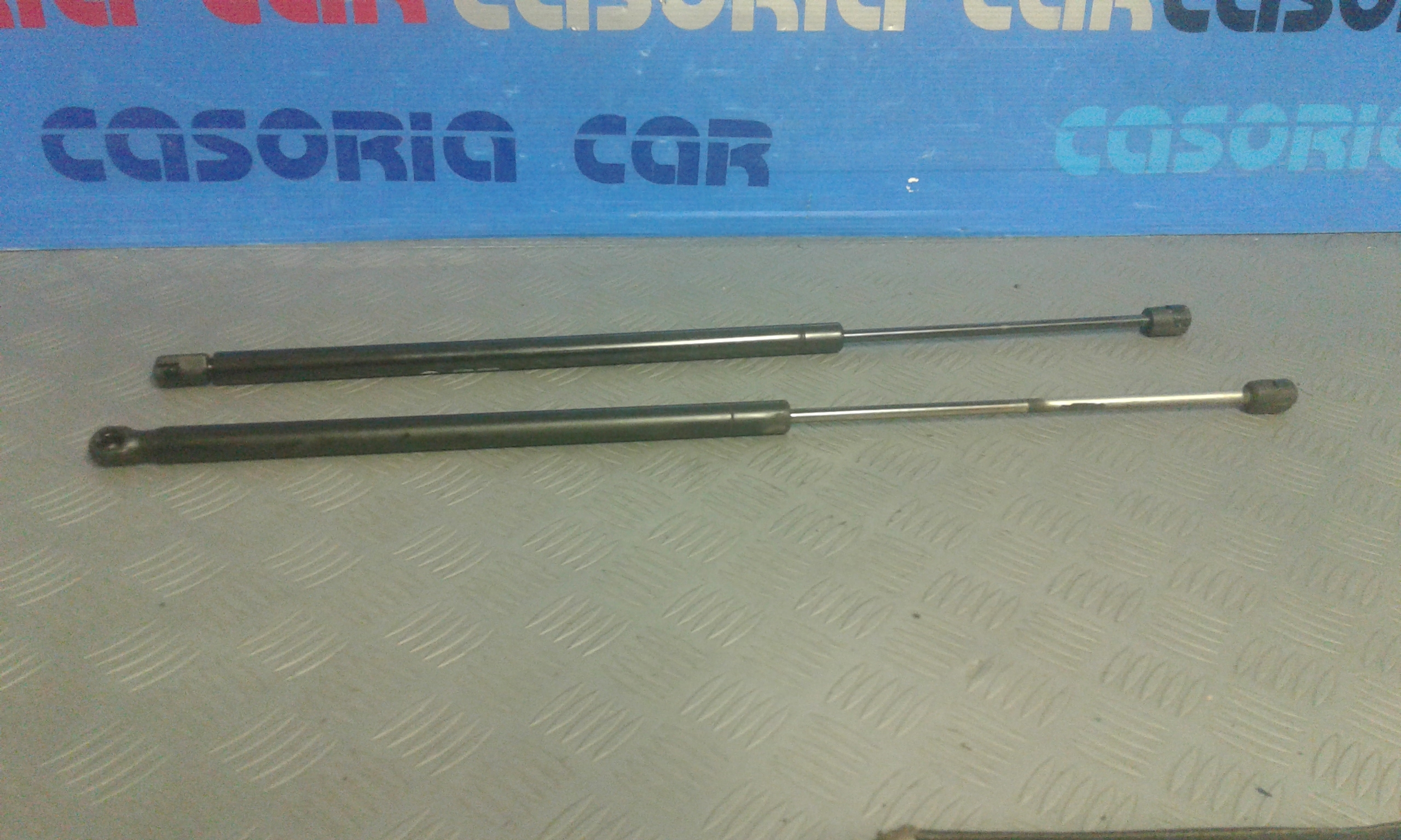 Pistoncini cofano Post. FORD Fiesta 4 Serie