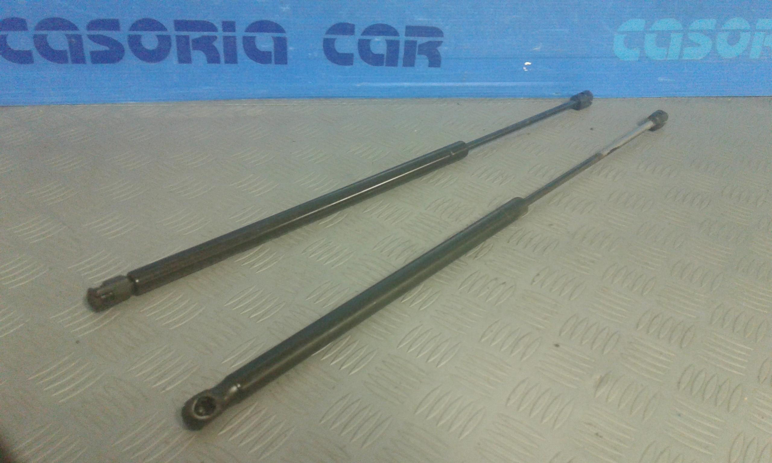 Pistoncini cofano Post. FORD Fiesta 4 Serie