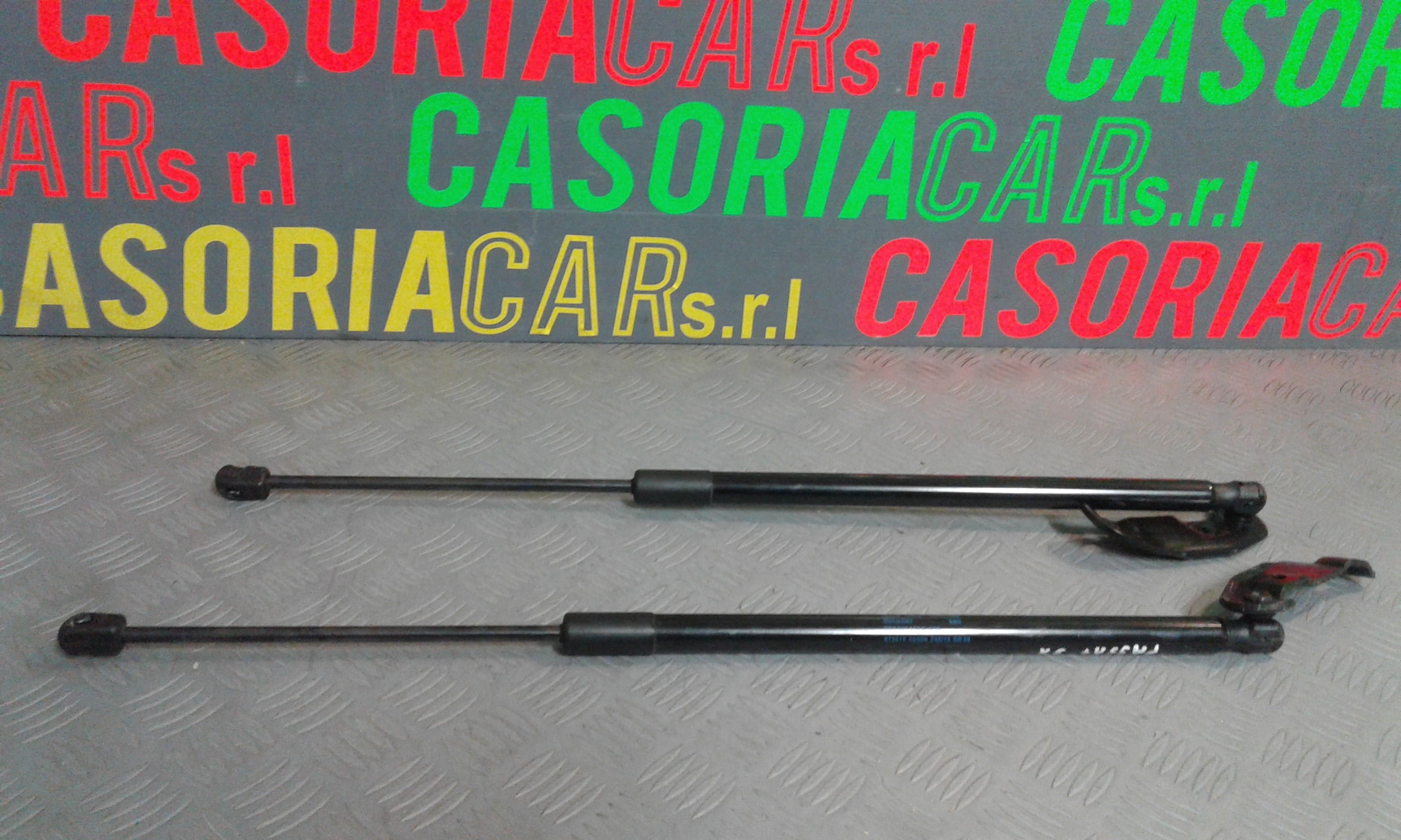 Pistoncini cofano Post. VOLKSWAGEN Passat Variant 5 Serie