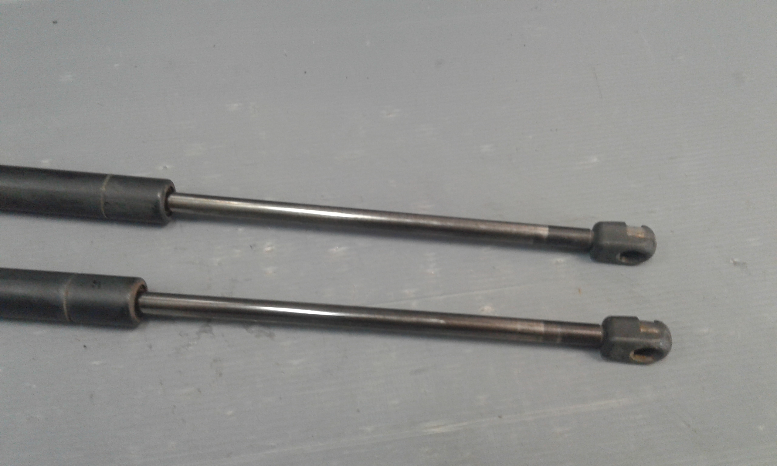 Pistoncini cofano Post. FIAT Stilo S. Wagon