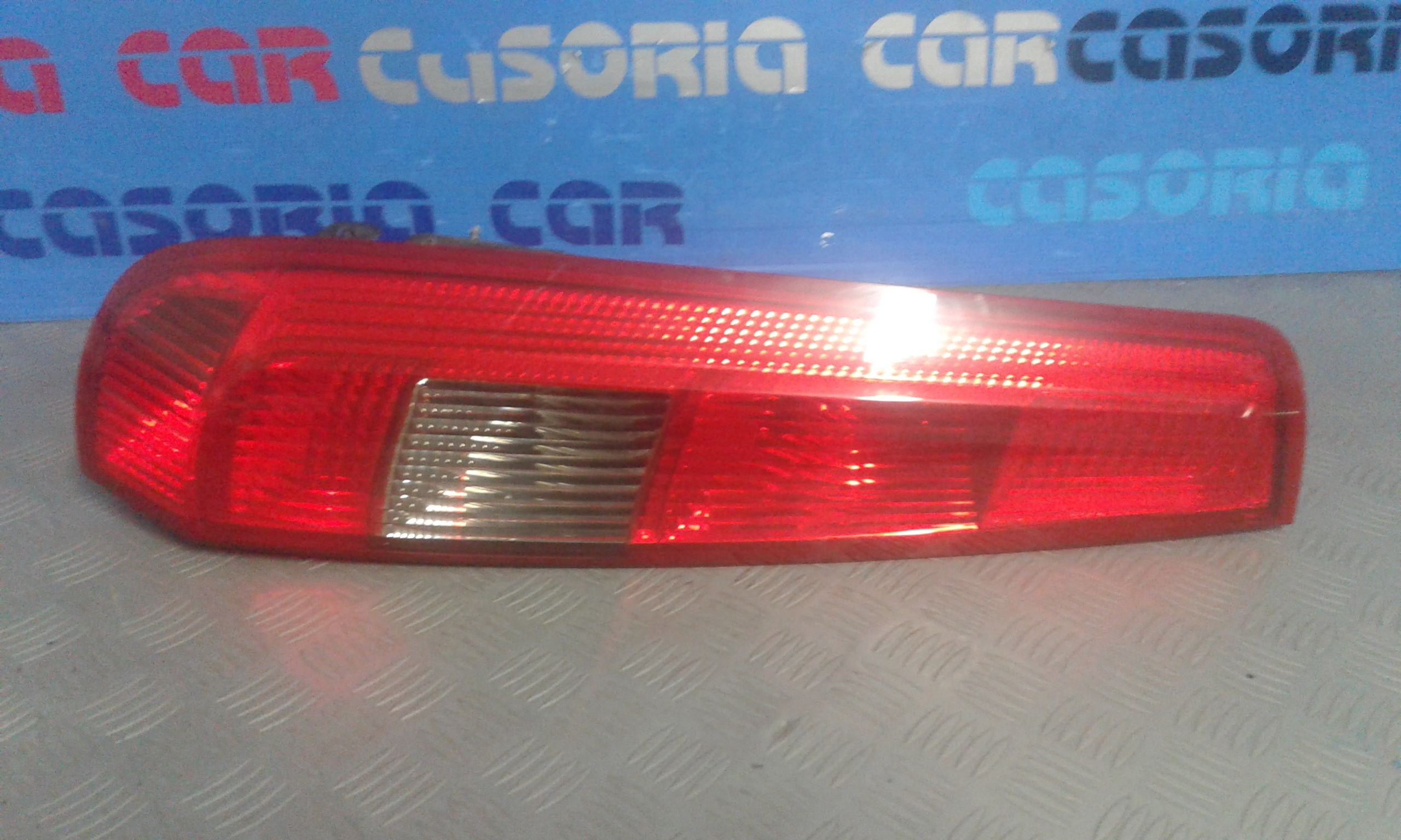 Stop Posteriore sinistro lato Guida FORD Fiesta 4 Serie